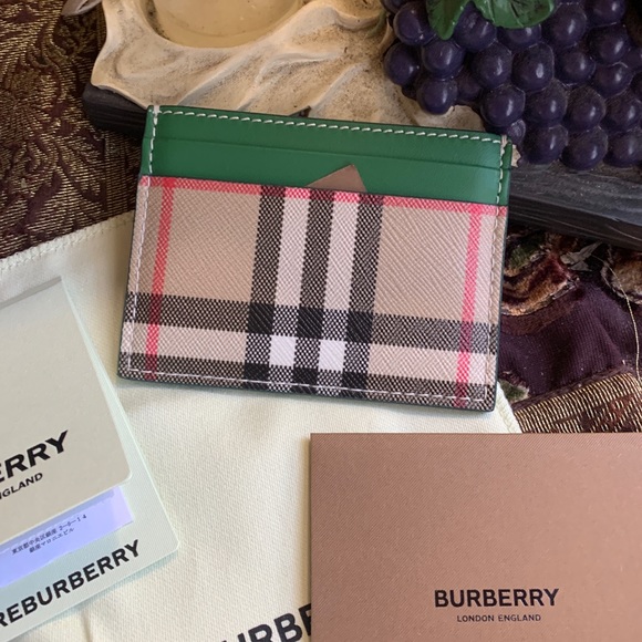 Burberry Accessories - Authentic BURBERRY Checkered logo UNISEX card case